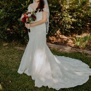 Off the Shoulder Lace Wedding Dress